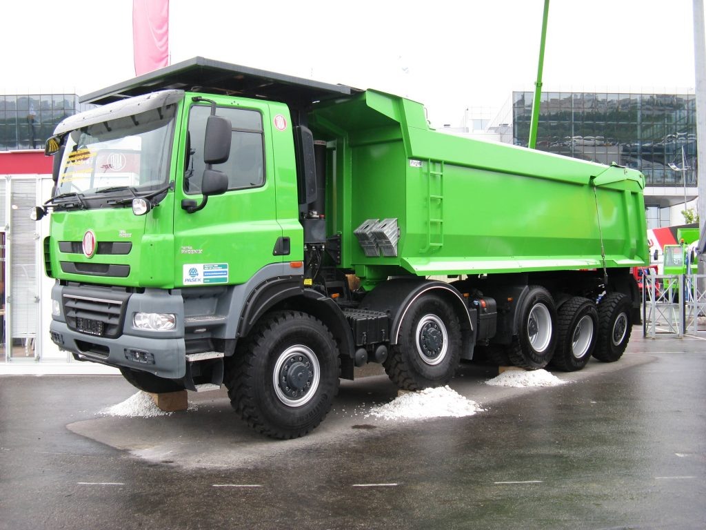 Независимая подвеска колес превосходит зависимую: улучшается управляемость, устойчивость и проходимость машины.