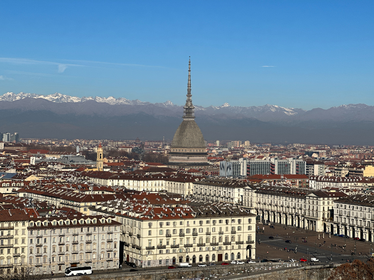 Вид на город и Альпы