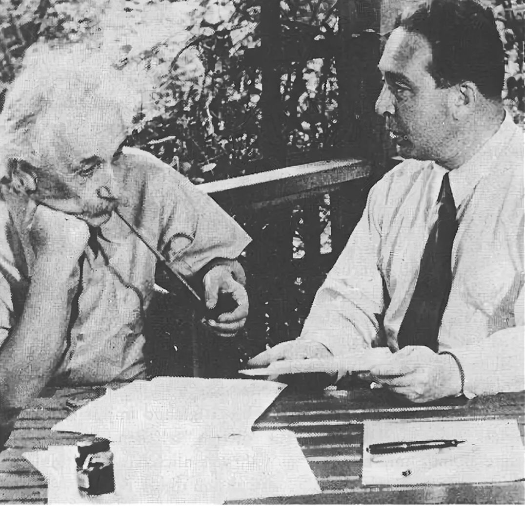 Мозговой центр. Лео Силард (справа) убеждает Эйнштейна подписать роковой документ. Сам Эйнштейн позже скажет, что служил лишь «почтовым ящиком» для идей Силарда.