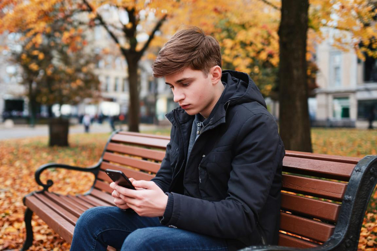 Даже обычный перевод денег знакомому может привести к уголовному преследованию.  Фото: Изображение сгенерировано с помощью ИИ / Светлана Возмилова