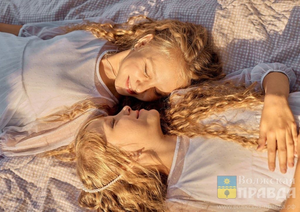 Аня и Юля Подтёлковы. Фото предоставлены Татьяной Ошкиной📷    Смотрюсь в тебя как в зеркало: сёстры-близнецы из Волжского участвуют в кастинге Первого канала
