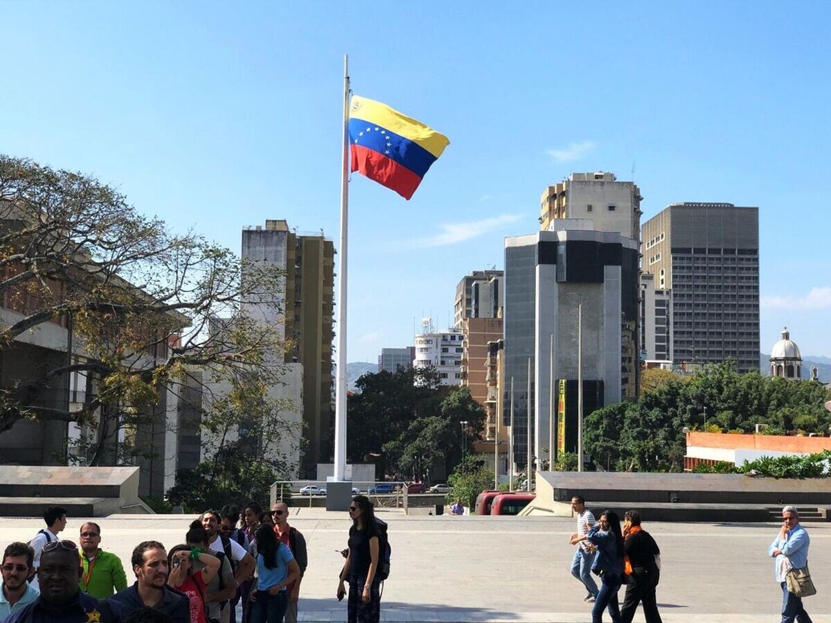    Прохожие на улице Каракаса | © РИА Новости / Михаил Алаеддин