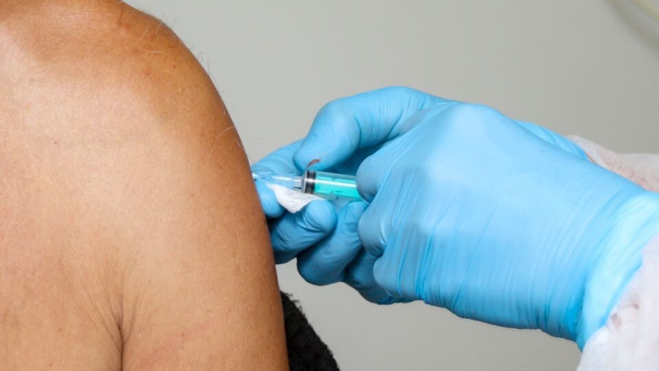    Вакцинация. Прививка. . Источник: Виталий Барабаш