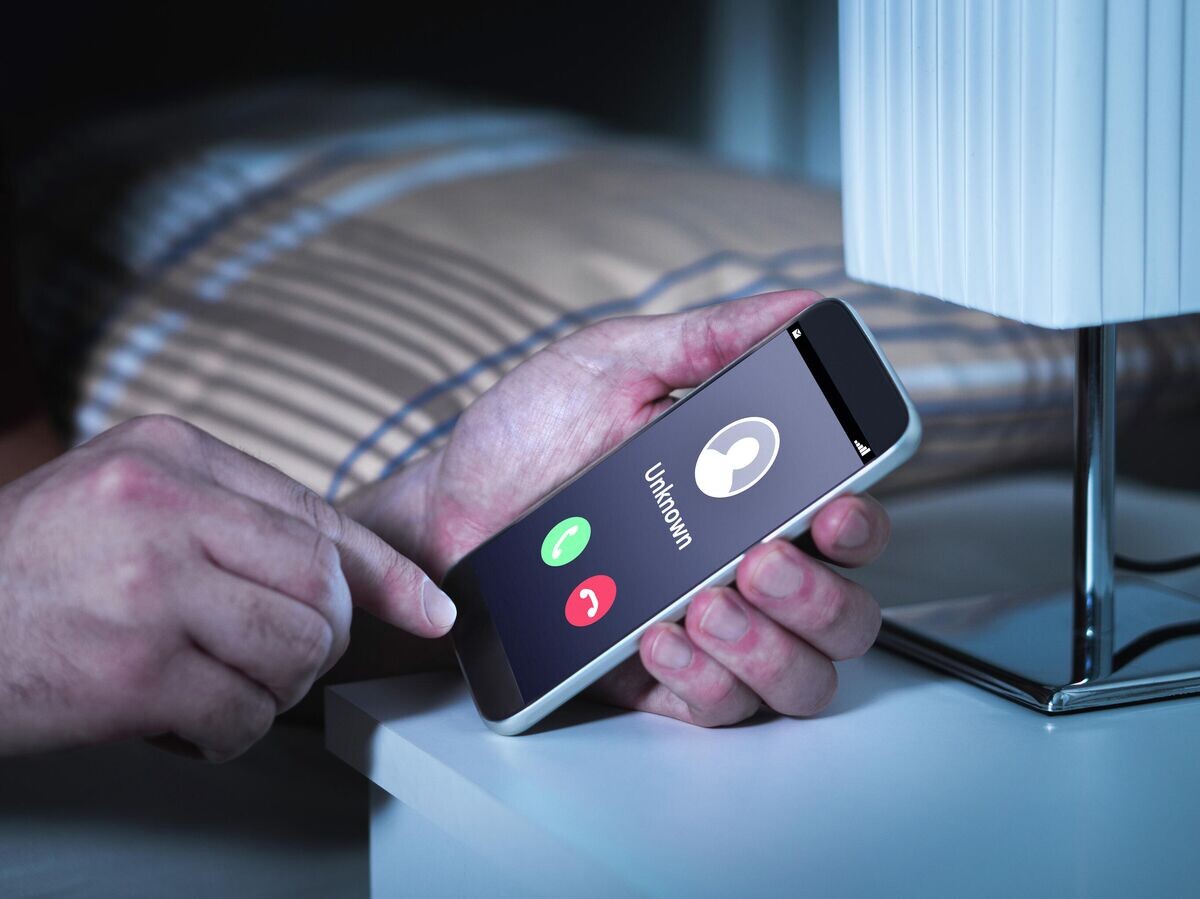    Звонок с неизвестного номера | © Depositphotos.com / terovesalainen