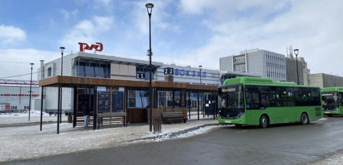 С привокзальной площади Южно-Сахалинска автобусы отправляются в районы области.