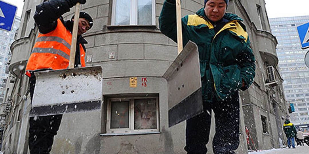 Оказывается, снег нам не убирают, потому что мы мало платим за «коммуналку»