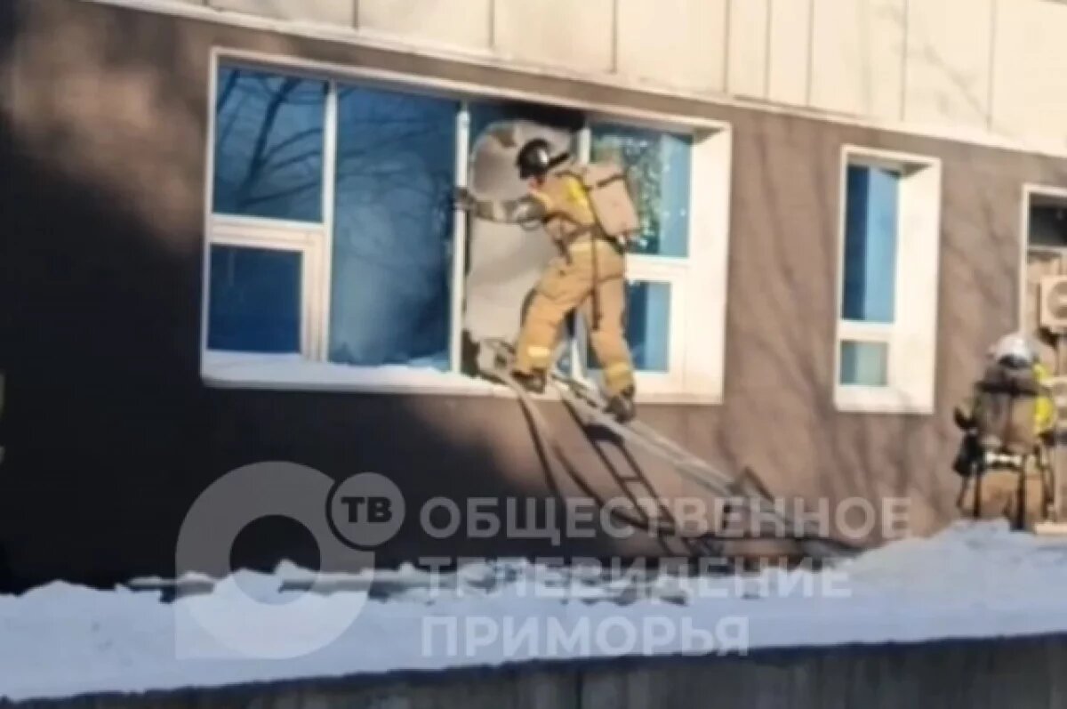    Пожарные ликвидировали пожар в бизнес-центре «Игнат» во Владивостоке