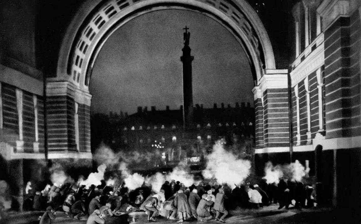 Кадр из фильма "Октябрь" (1927)