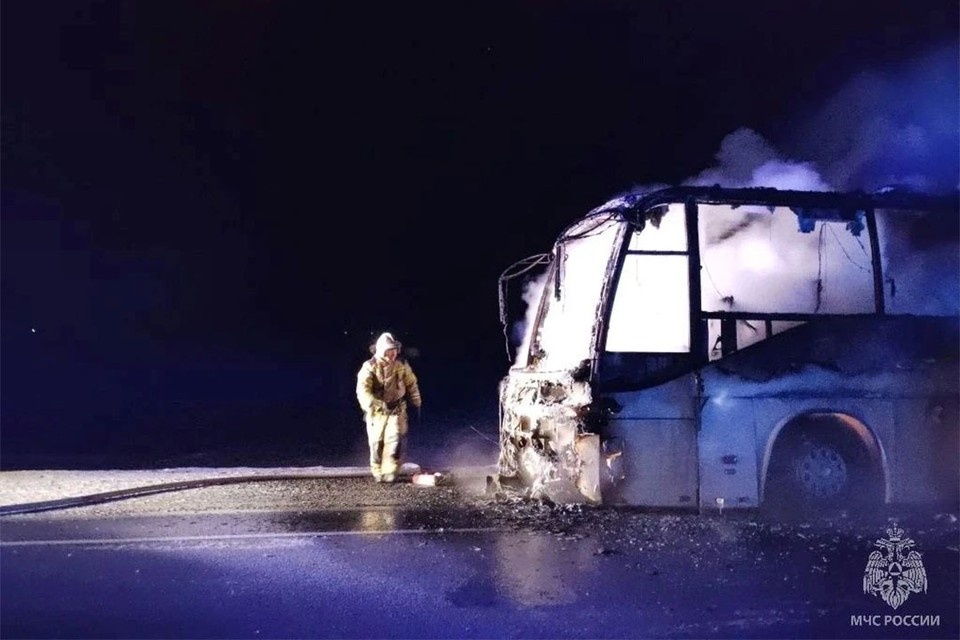    Сгоревший автобус пресс-службы ГУ МЧС по Алтайскому краю