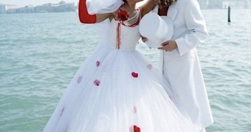 Варум пришла на собственную свадьбу в наряде, который разозлил весь ресторан