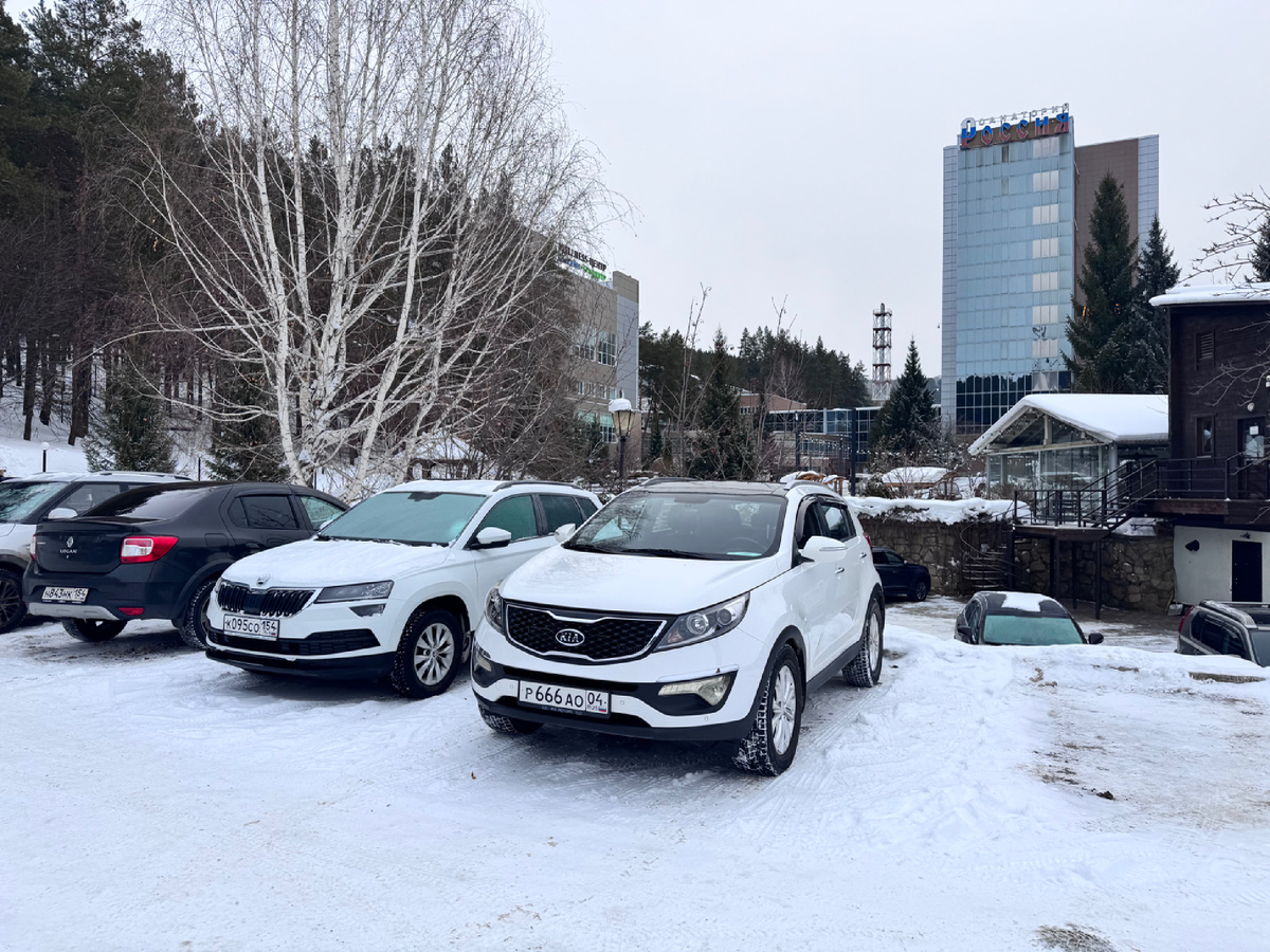 На стоянке санатория 