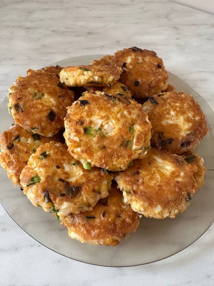 Ленивые пирожки с луком и яйцом