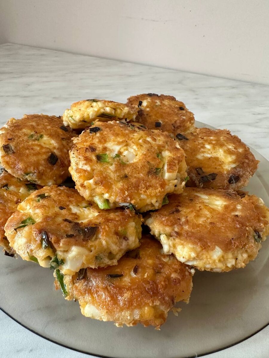 Ленивые пирожки с луком и яйцом