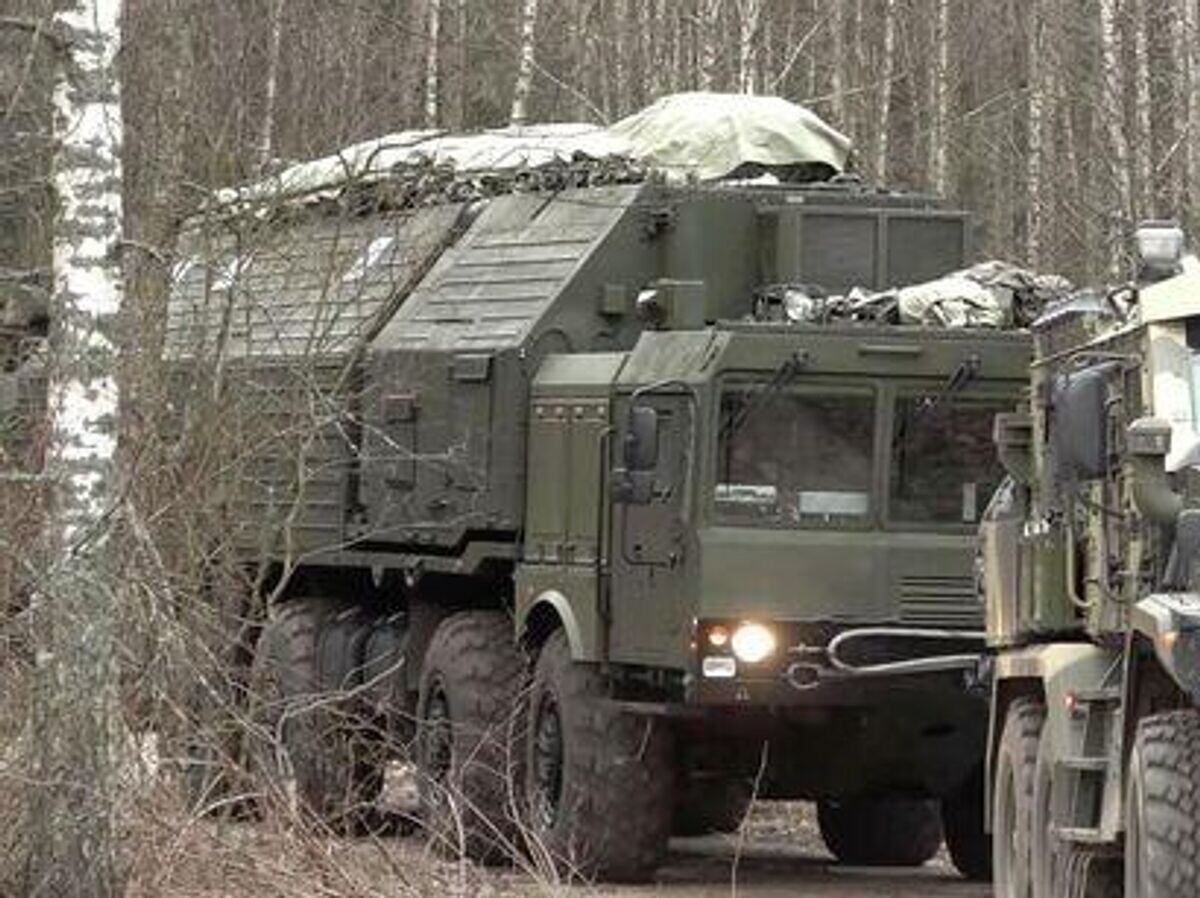    Подвижный грунтовый ракетный комплекс "Орешник"© РИА Новости