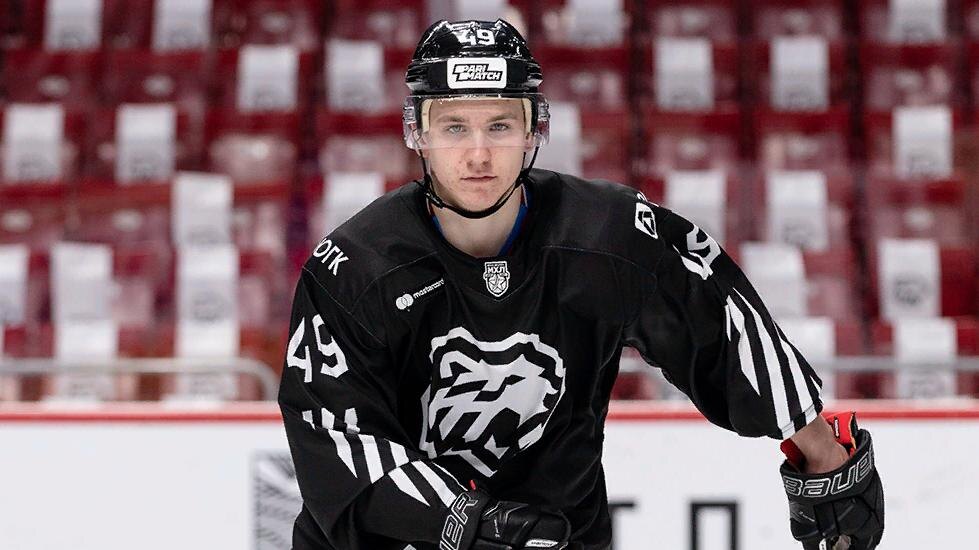 Максим в форме "Трактора" 