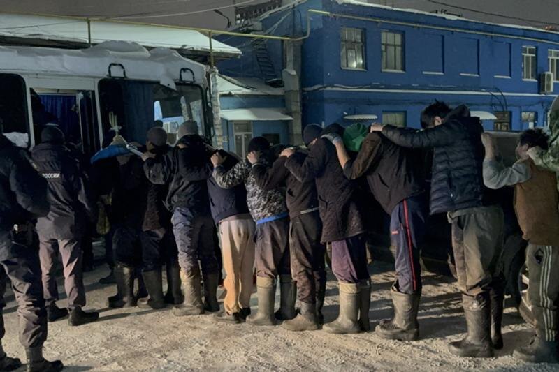    УМВД по Екатеринбургу. Мигранты