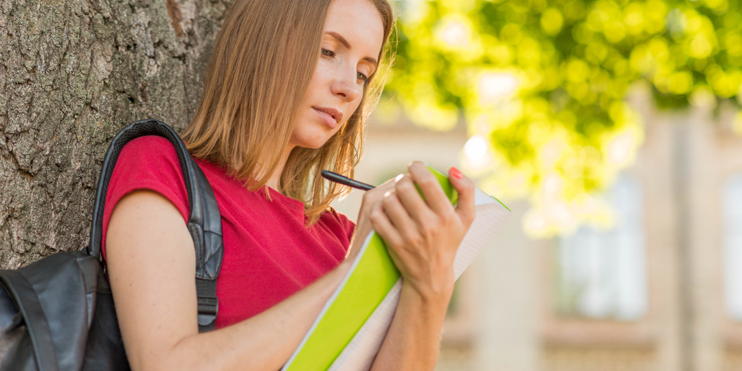 Вдовы участников СВО смогут поступать в вузы без экзаменов: как это повлияет на абитуриентов 2026 года