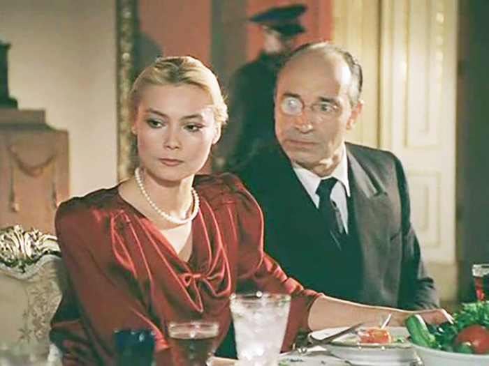 Белогурова и Гафт в фильме "Пиры Валтасара, или Ночь со Сталиным" (1989)