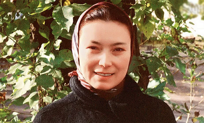 Лариса все больше погружалась в религию