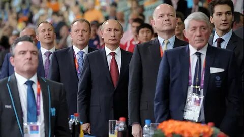 исполнение гимна РФ но ни один не исполняет.