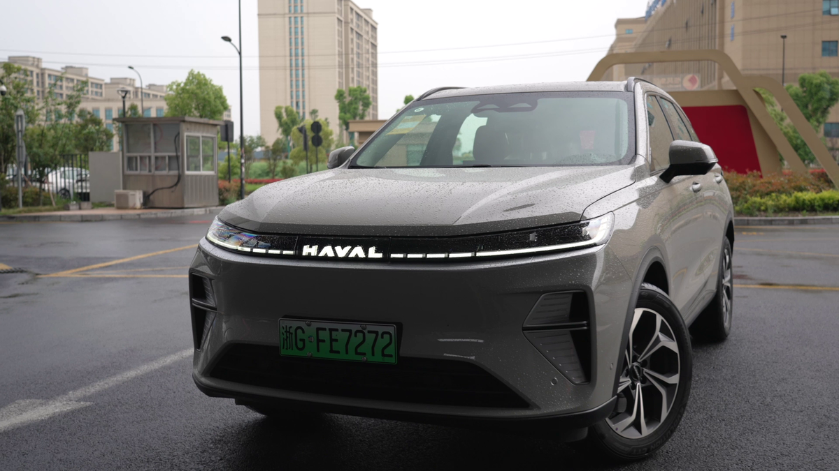 Haval F8 метит в лидеры сегмента благодаря агрессивному дизайну и технологиям.
