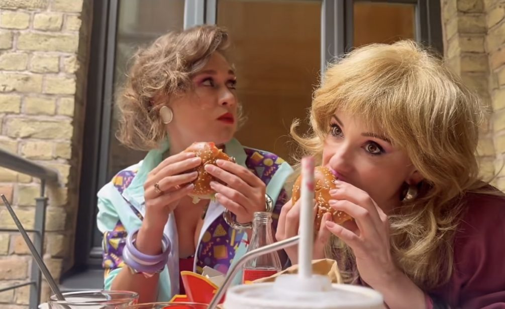    Чулпан и Мария, соцсети