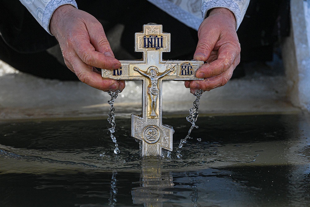    Церковный смысл праздника неизменен: Крещение Господне - это праздник очищения, а не экстремальных традиций. / Александр Кряжев / РИА Новости