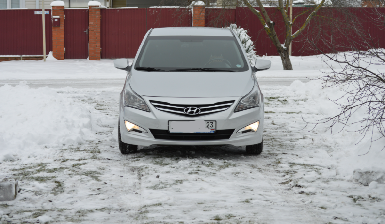 Фото автора. 13.01.2026. Очищенный съезд у дома автора.