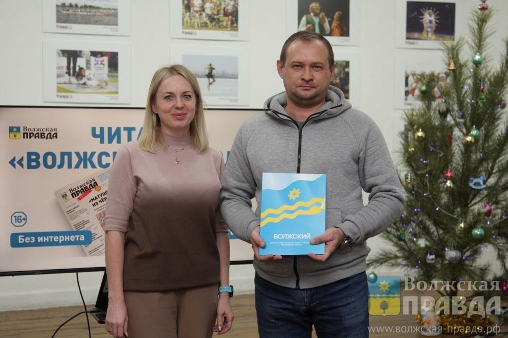 Фото Юрия Самодурова📷    Подкасты, общественный хромакей и студия звукозаписи: редакция «Волжской правды» принимала поздравления и делилась планами на будущее
