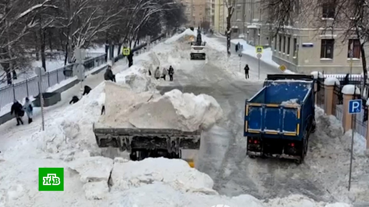    Спасатели на Камчатке откопали дом блокированных снегом пенсионеров