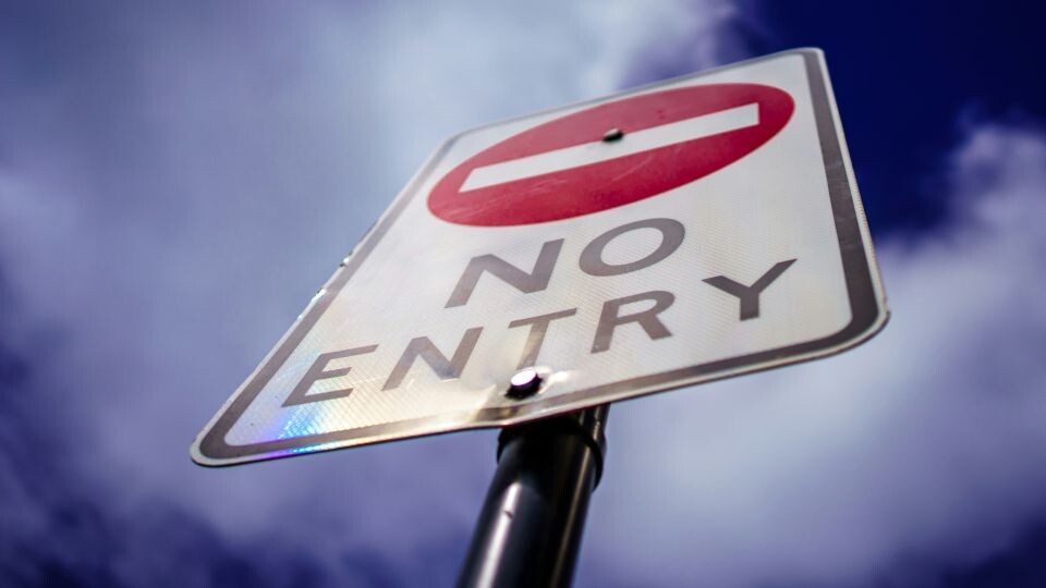    Карантин. Проход запрещен. Источник: unsplash.com