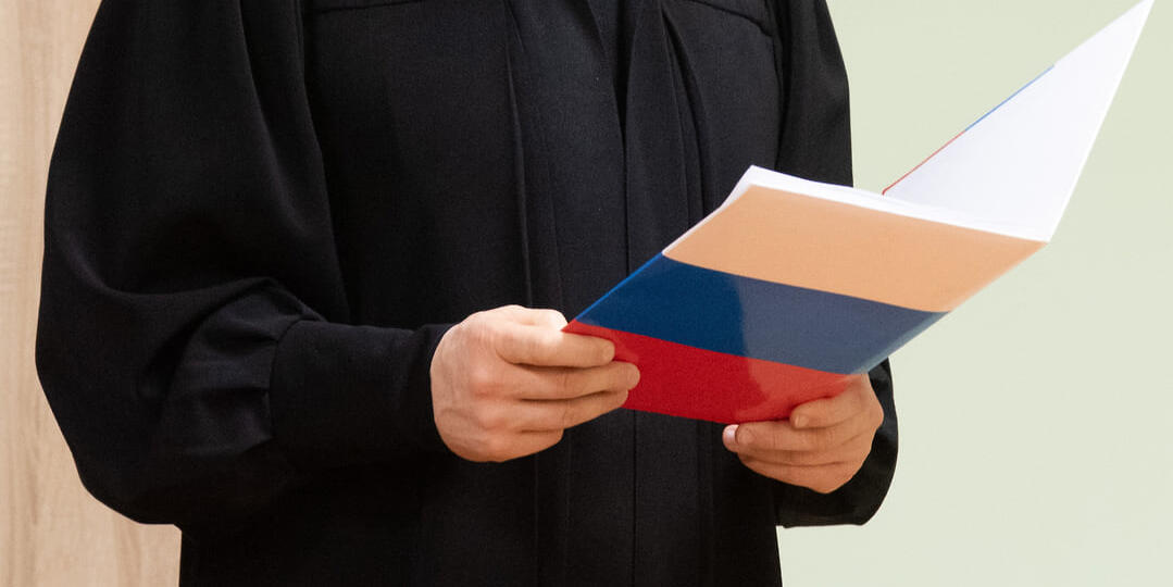 Новосибирский суд арестовал трех подростков за попытку поджога релейного шкафа