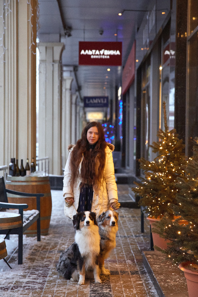 Ведущая марафона стройности со своей подопытной 