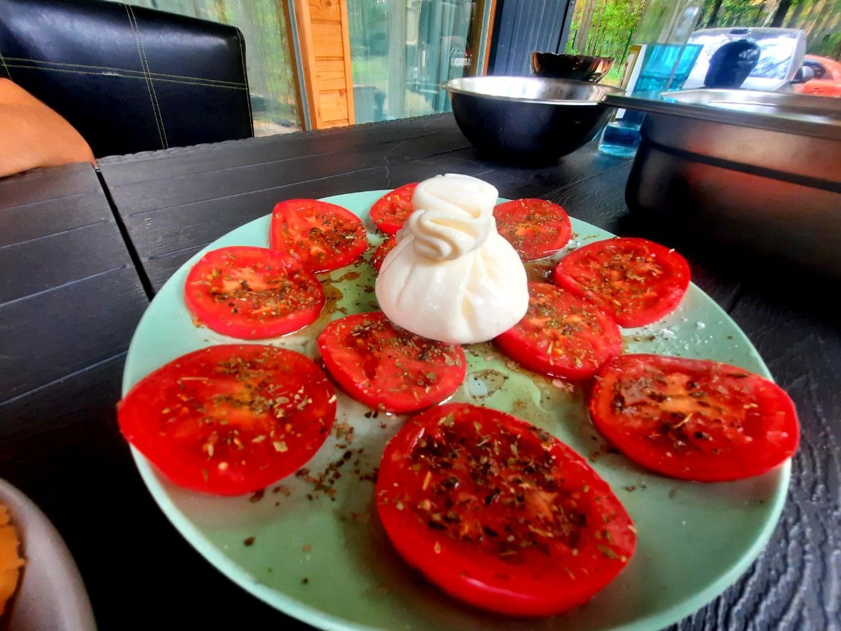 А пока готовятся основные блюда, буратто на закусочку...