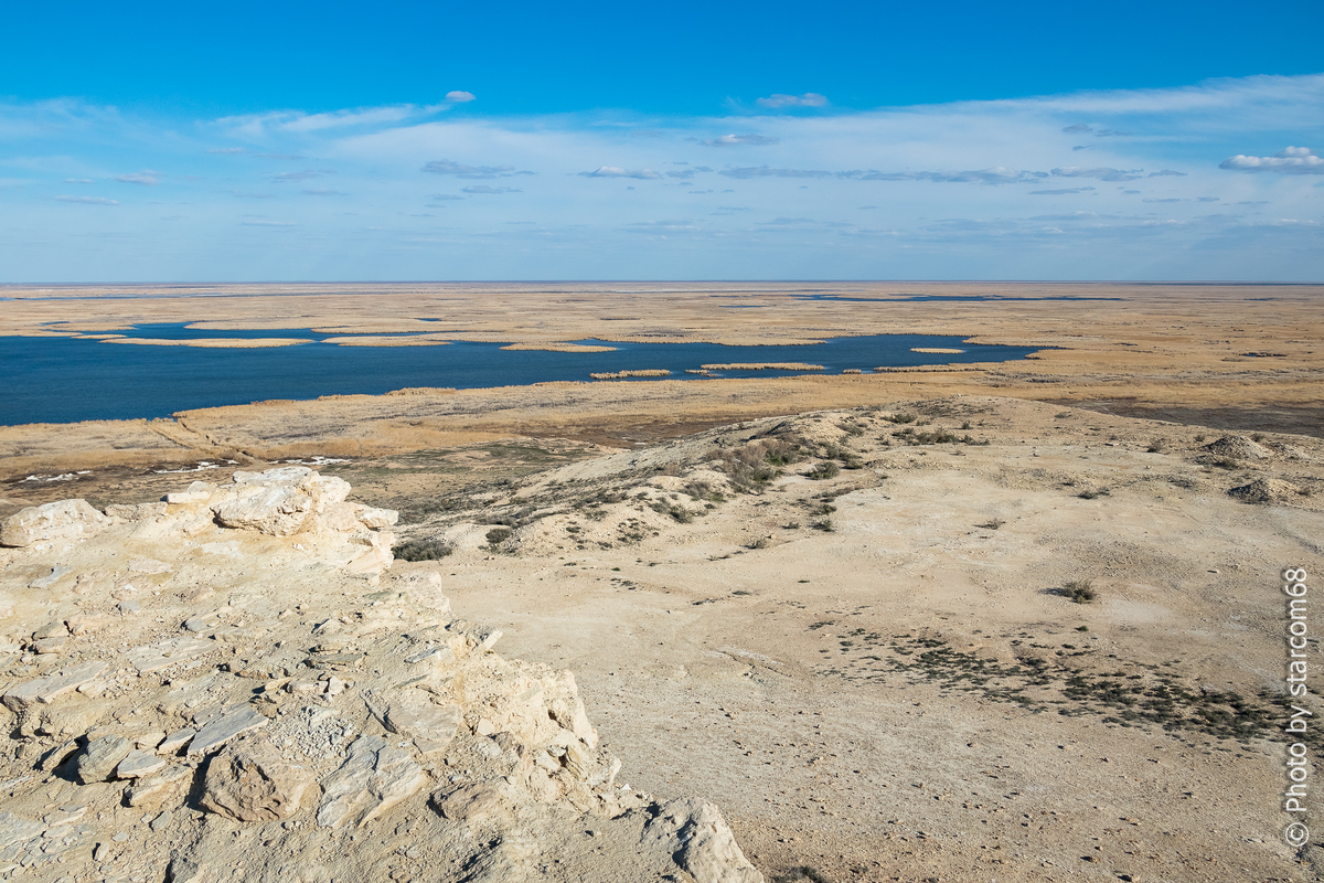 Вид со сторожевой башни Урга на высохший еще в XIX веке айбугирский залив Аральского моря
