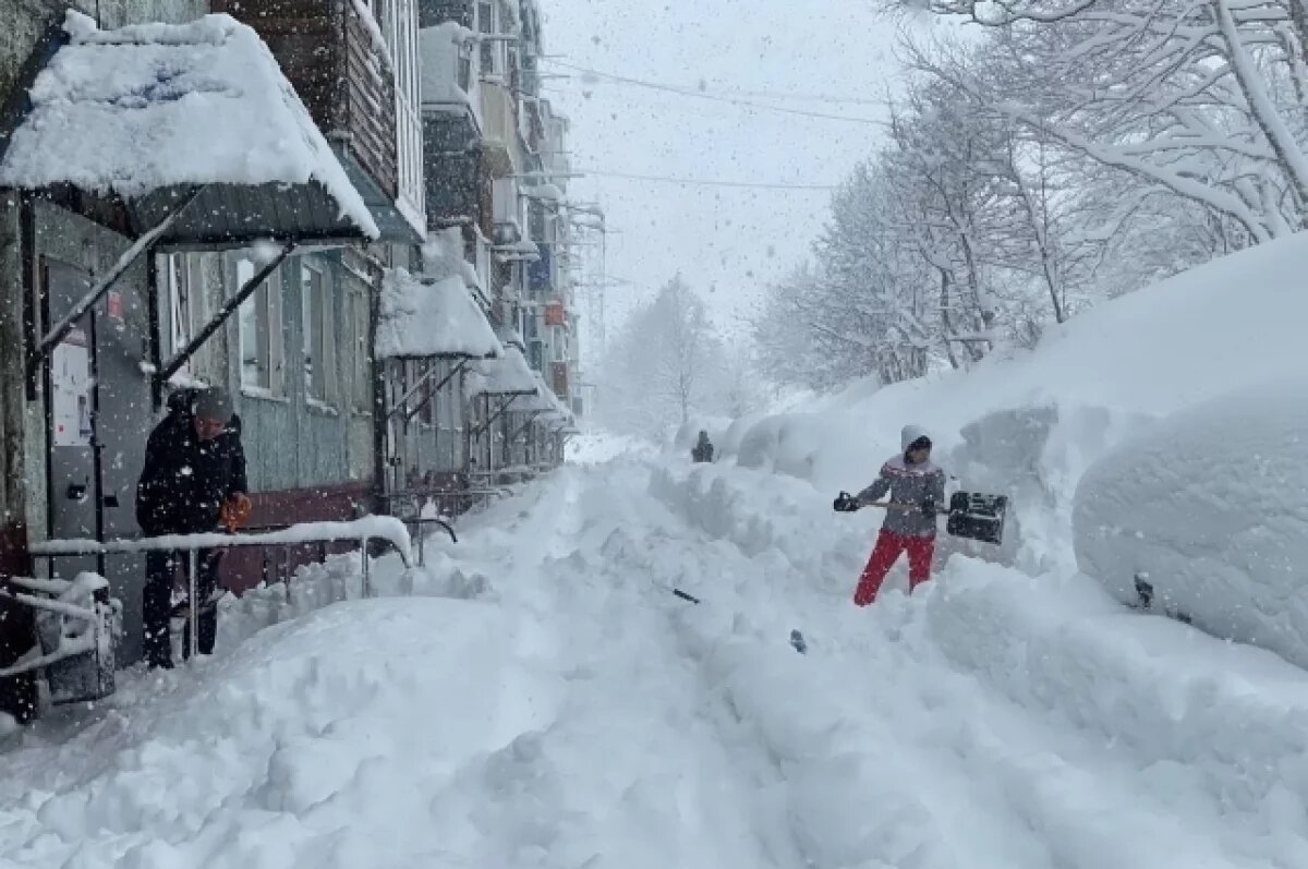    Пенсионер умер, откапывая машину от снега в Петропавловске