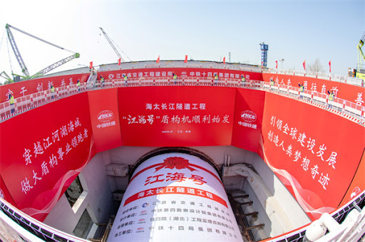    Строительство автотоннеля под рекой Янцзы начинается.Government of PRC