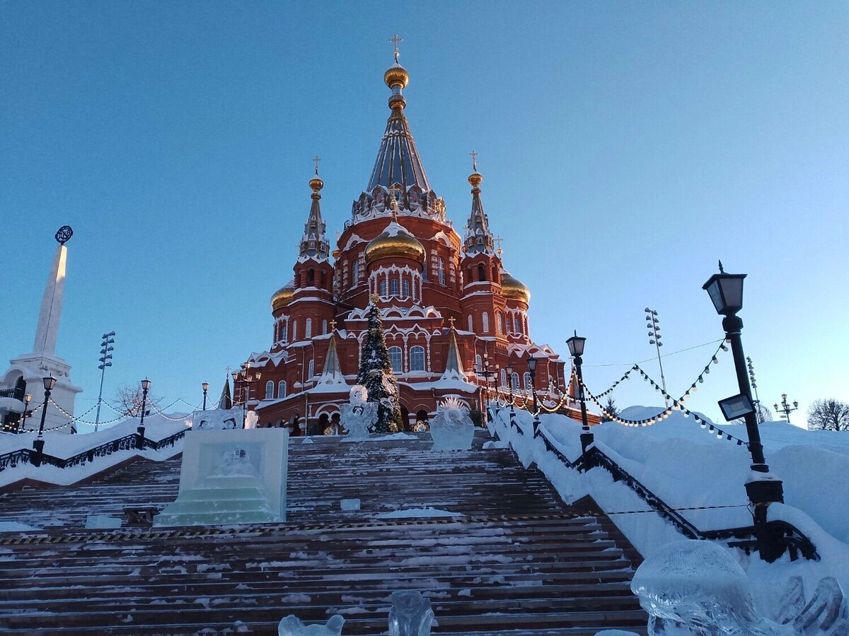    Михаило-Архангельский собор вблизи   Евгений Кандаков / udm-info.ru