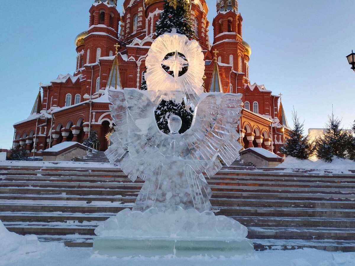    Та же статуя вблизи   Евгений Кандаков / udm-info.ru