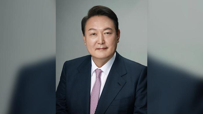 Обложка © Wikipedia / Office of the President of South Korea