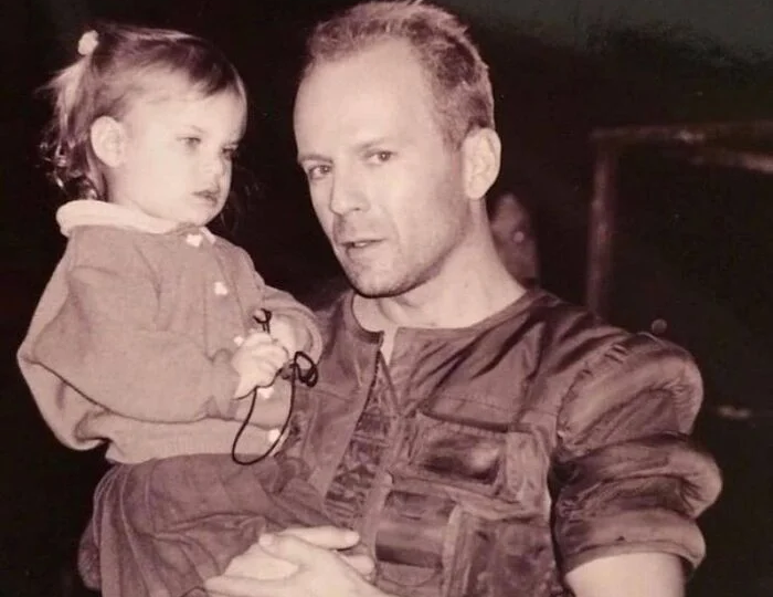 С днём рождения, Брюс! Архивные фото молодого Брюса Уиллиса с семьёй