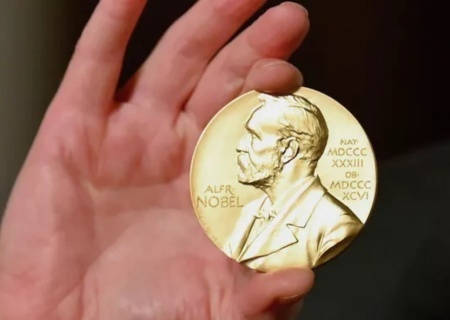     Мачадо отдала Трампу свою медаль Нобелевской премии мира