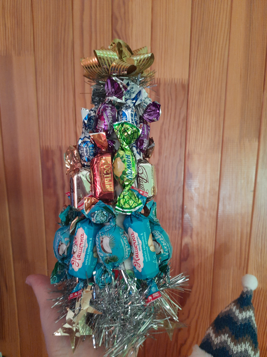 елка из конфет