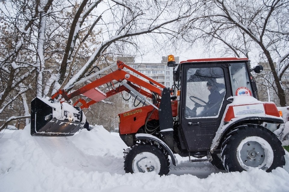    В ближайшие дни оптимизируют силы для расчистки дворов. Светлана МАКОВЕЕВА