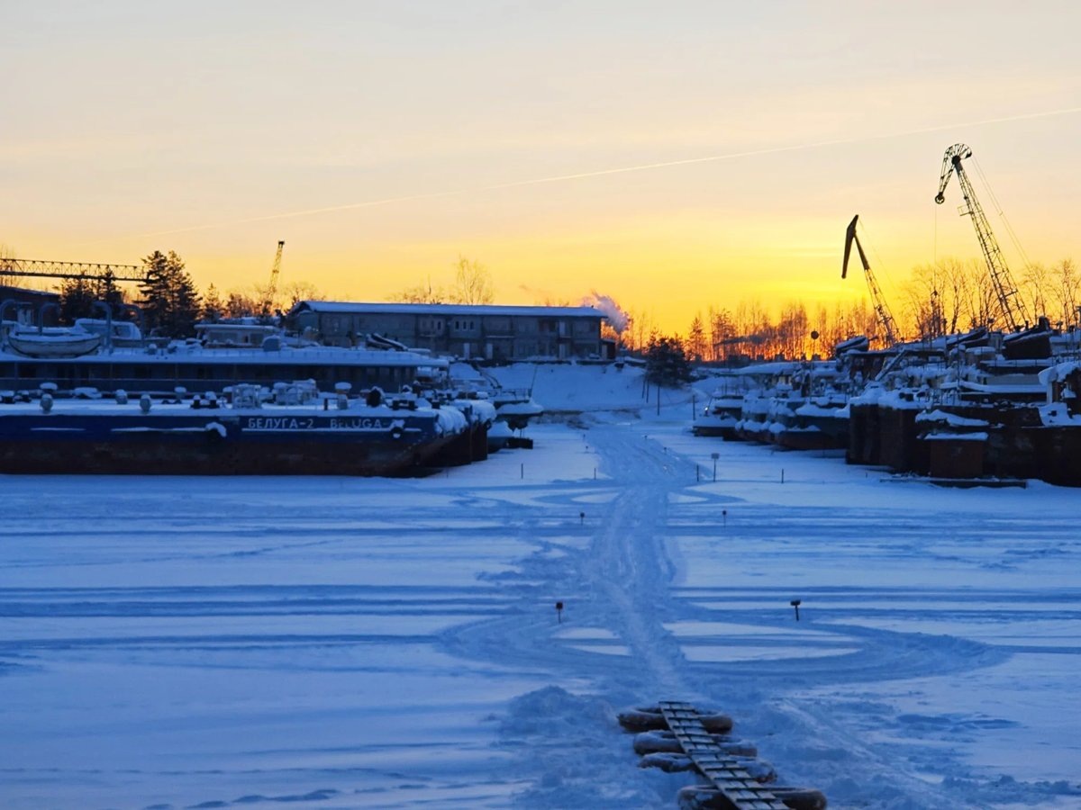    Рассвет на затоне в Закамске