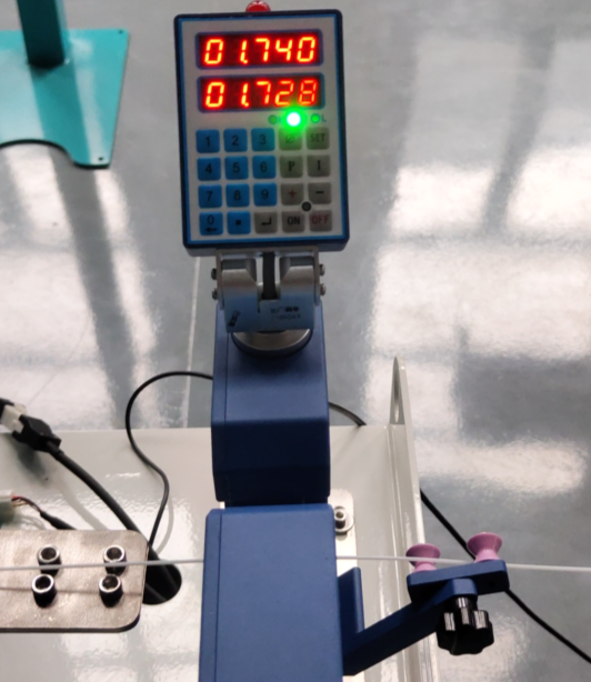 Лазерный измеритель диаметра нити