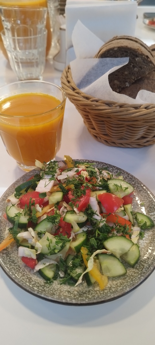 Салат роскошен. Ярок  - и на вкус, и на вид. 