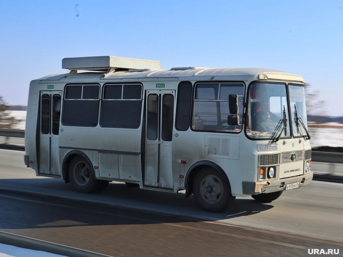     Пассажиры жаловались на курганского перевозчика за срывы рейсов и старые автобусы