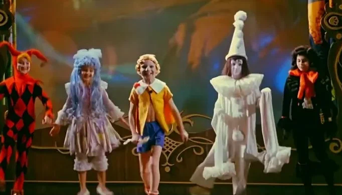 Финальный кадр из фильма "Приключения буратино" 1975 г