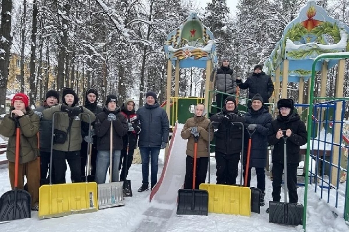    В Коврове волонтёры борются с последствиями мощнейшего снежного циклона